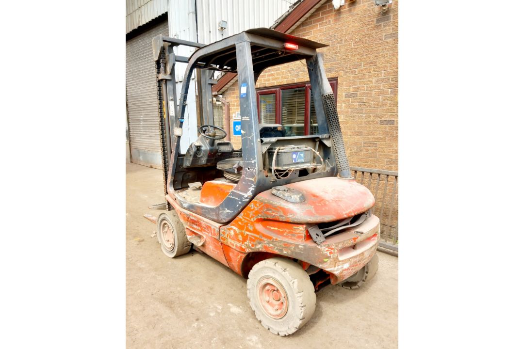 Linde Lansing H20 diesel forklift (1991) Capacity 2000kg - Delayed Collection until afternoon of 2nd - Image 2 of 8
