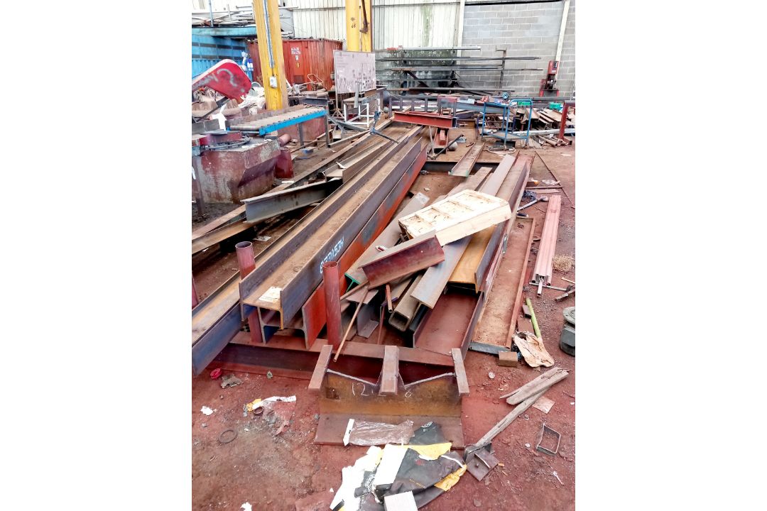 Quantity steel stock to floor and stock rack (viewing recommended) - Image 4 of 4