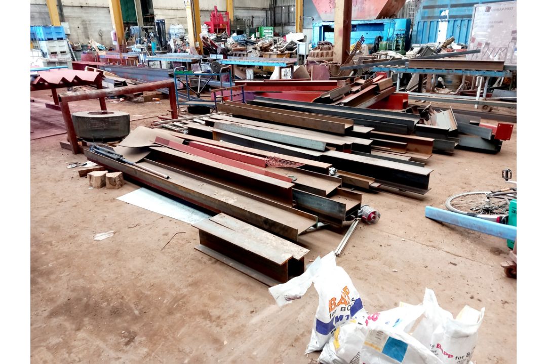 Quantity steel stock to floor and stock rack (viewing recommended) - Image 2 of 4