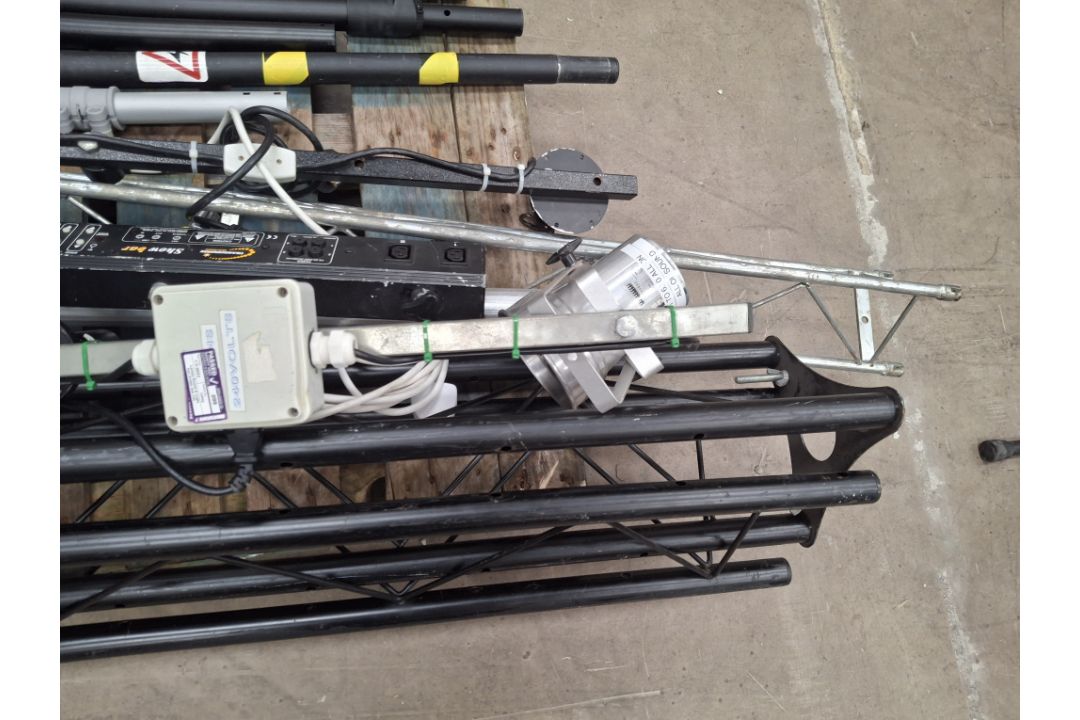 Various Rigging And Lighting Components - Image 3 of 4