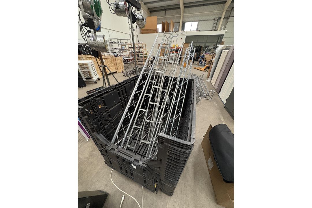Various Rigging And Lighting Components - Image 1 of 4