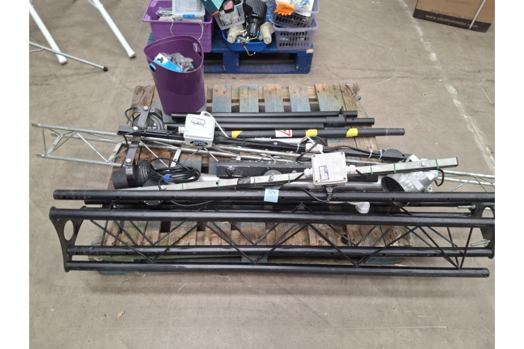 Various Rigging And Lighting Components - Image 2 of 4