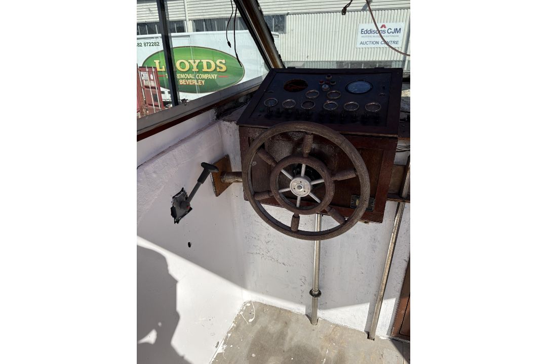 Sterling Sabre 28 Walk-Around Boat with Trailer - Image 13 of 44