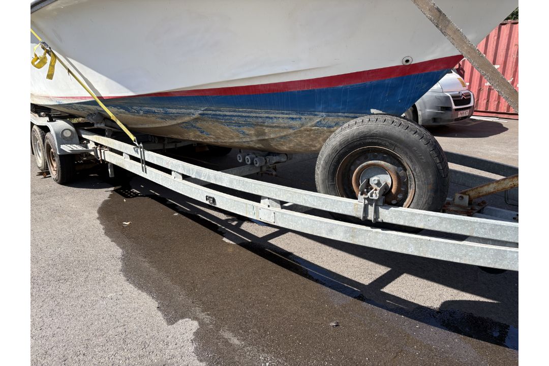 Sterling Sabre 28 Walk-Around Boat with Trailer - Image 41 of 44