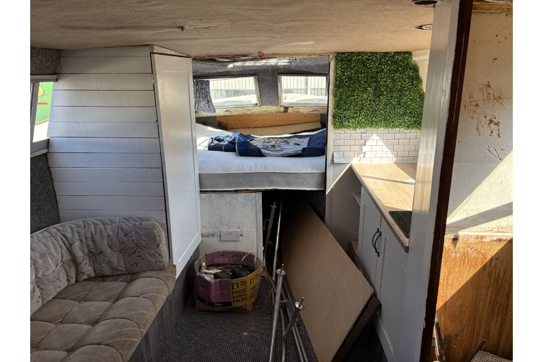 Sterling Sabre 28 Walk-Around Boat with Trailer - Image 27 of 44