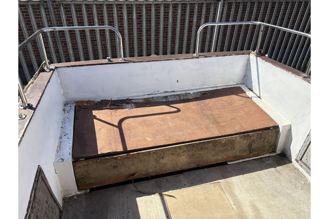 Sterling Sabre 28 Walk-Around Boat with Trailer - Image 11 of 44