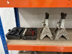 2 x Jefferson 3 Tonne Axle Stands and a Sealey 3 Ton Hydraulic Bottle Jack