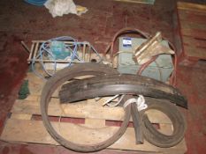 Frame mounted router, Lateral sealer and rubber cable protector to pallet