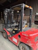 Hangcha XF25D 2500kg cap diesel fork lift truck with triplex low height mast and side shift- approx