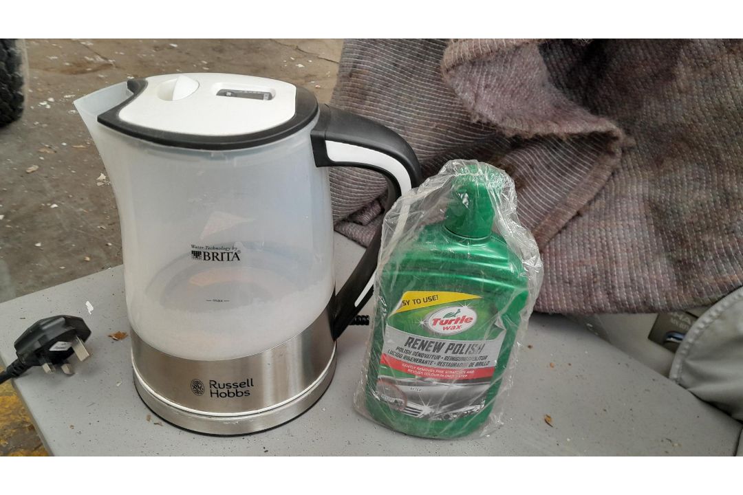 Russell Hobbs kettle and bottle of Turtle Wax poli - Image 2 of 2