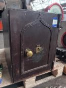 Milners holdfast steel safe (no key)