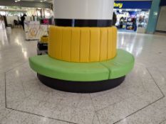 Booth seating round pillar