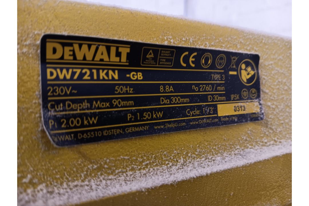 Dewalt DW721KN-GB type 3 radial arm saw, cut depth max 90mm, blade diameter 300mm, 230v to include - Image 3 of 13