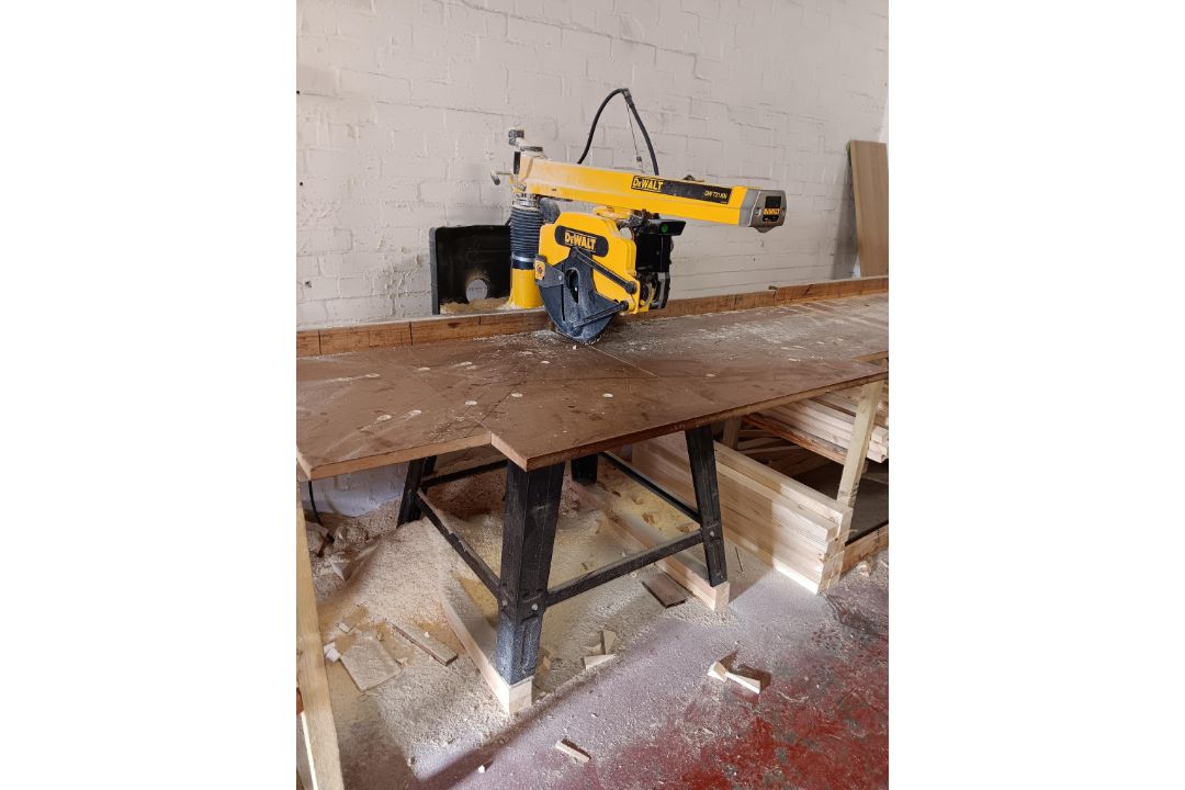Dewalt DW721KN-GB type 3 radial arm saw, cut depth max 90mm, blade diameter 300mm, 230v to include - Image 9 of 13