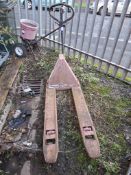 Pallet truck