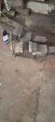 2x Record vice
