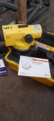 Leica Runner 20 automatic level with Leica tripod