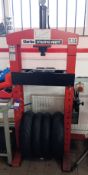 Clarke Strong-Arm AHP15 15Tonne Garage Press s/n 7615100