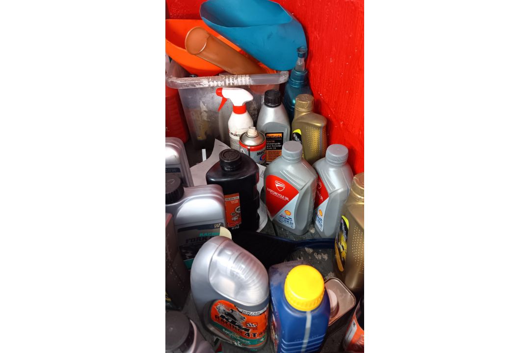 Quantity of Oils and Coolants to Shelf - Image 3 of 3