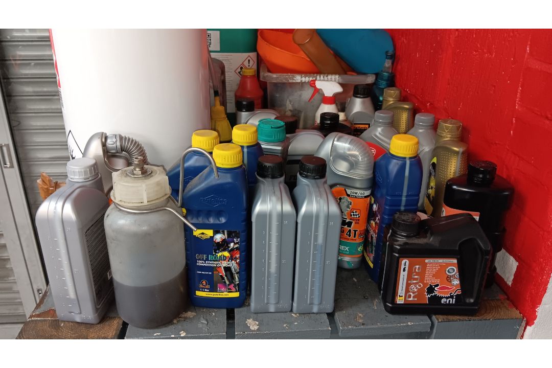 Quantity of Oils and Coolants to Shelf - Image 2 of 3