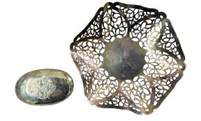A silver pierced wavy trinket dish, 14cm wide, Sheffield 1942;   a silver dressing jar cover,
