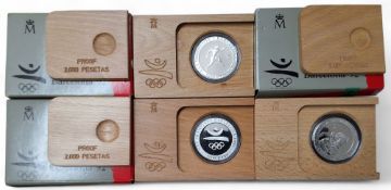 Royal Mint of Spain Silver Proof Barcelona '92 2000 Pesetas coin, wooden presentation case, outer