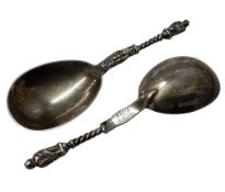 A Victorian silver Apostle caddy spoon, twisted haft, 10cm long, Henry Holland (of Holland,