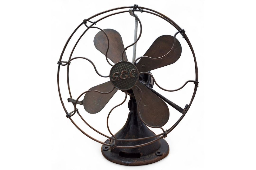 A 1930's G.E.C. desk fan (af)