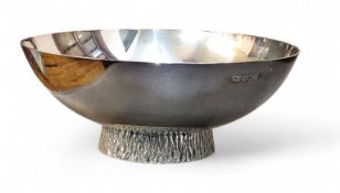 A silver bowl, bark effect high  foot rim, 7.5cm high, 15.5cm diam, Camelot Silverware Ltd,