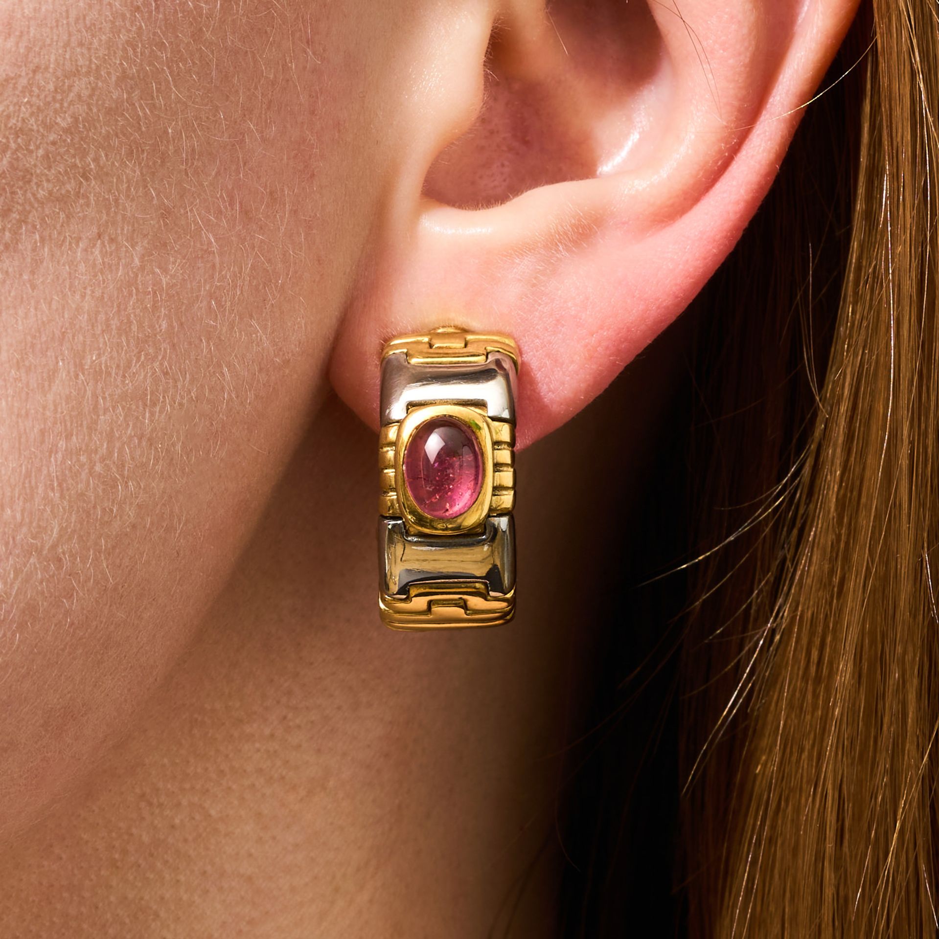 CHRISTOFFEL, A PAIR OF PINK TOURMALINE HOOP EARRINGS in 18ct yellow gold and steel, each designed... - Bild 2 aus 2