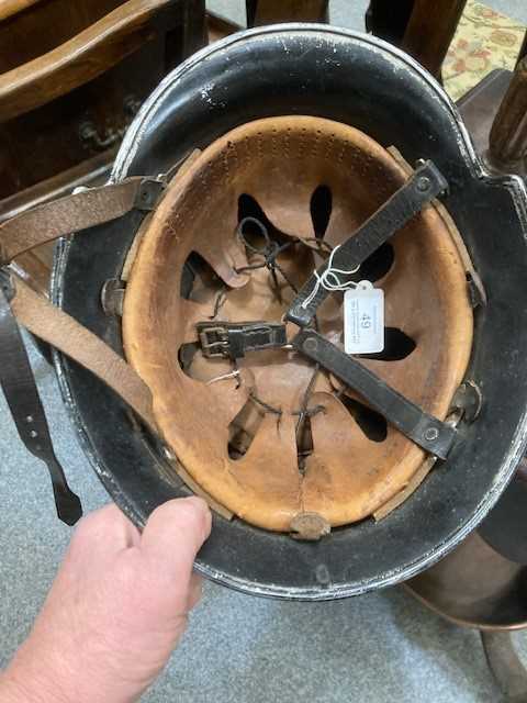 A GERMAN SECOND WORLD WAR FIRE POLICE HELMET - Image 3 of 4