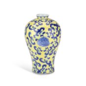 A LARGE CHINESE PORCELAIN YELLOW GROUND VASE