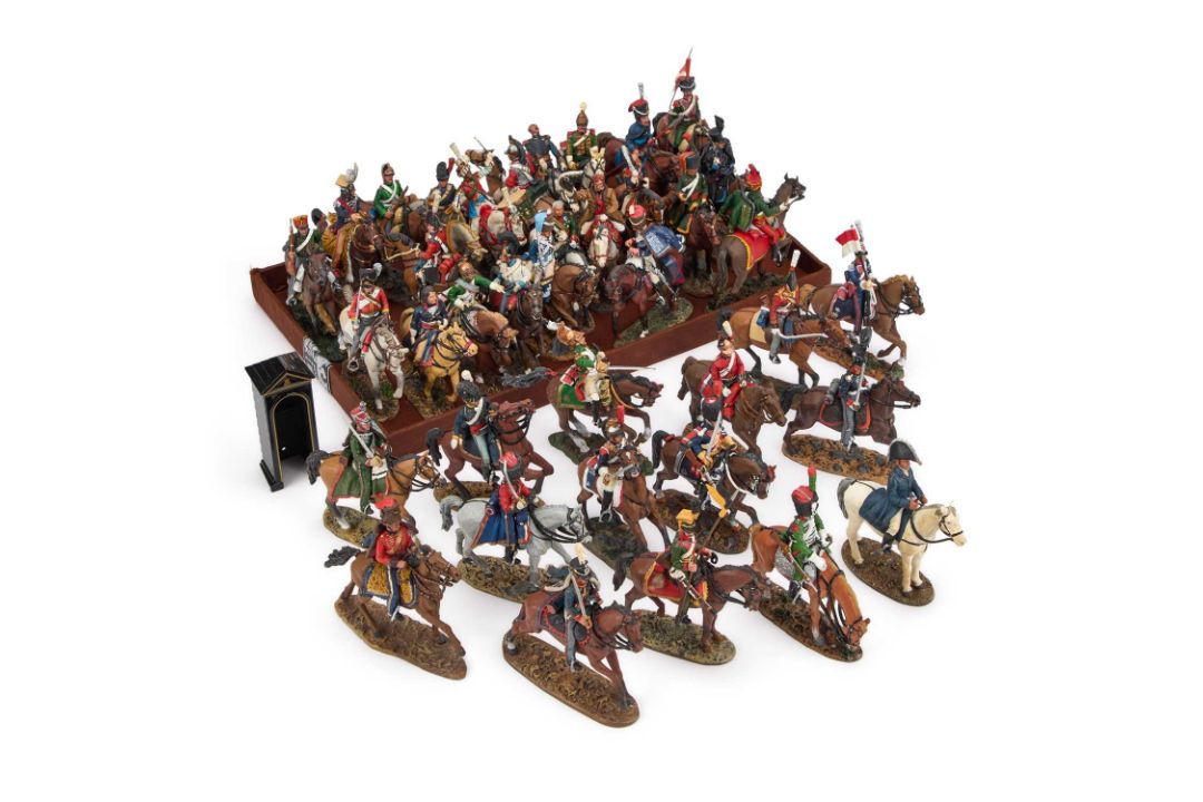 A LARGE COLLECTION OF DEL PRADO FIGURES - Image 1 of 2