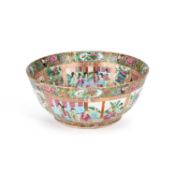 A CHINESE FAMILLE ROSE PORCELAIN BOWL CANTON, 19TH CENTURY