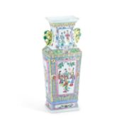 A CHINESE FAMILLE ROSE PORCELAIN VASE