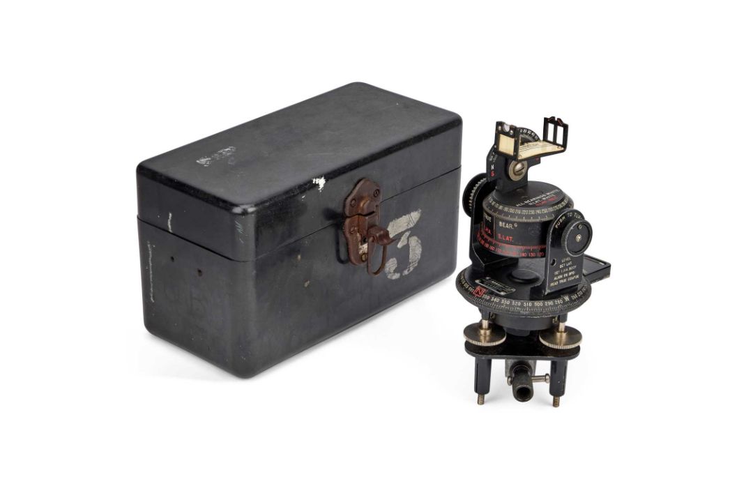 A SECOND WORLD WAR ERA U.S.A. ASTRO-COMPASS MK II