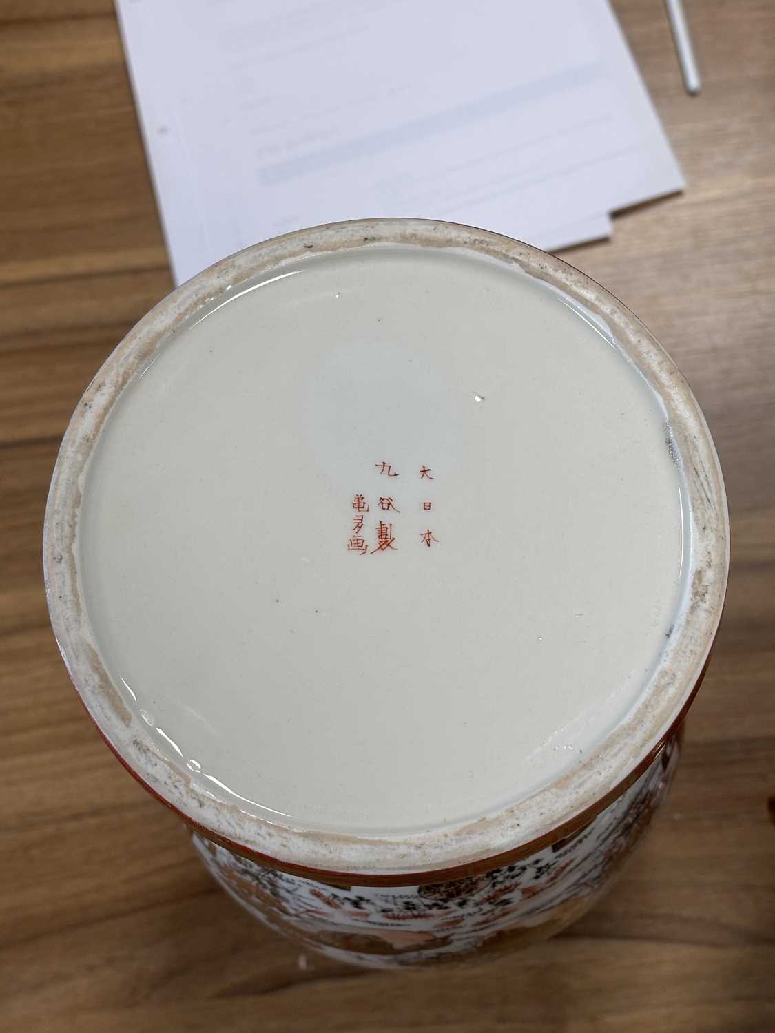 A LARGE PAIR OF JAPANESE KUTANI PORCELAIN VASES MEIJI PERIOD (1868-1912) - Image 2 of 10