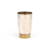 STUART DEVLIN (1931-2018) AN ELIZABETH II SILVER AND PARCEL-GILT BEAKER