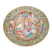 A CHINESE FAMILLE ROSE PORCELAIN BOWL CANTON, 19TH CENTURY