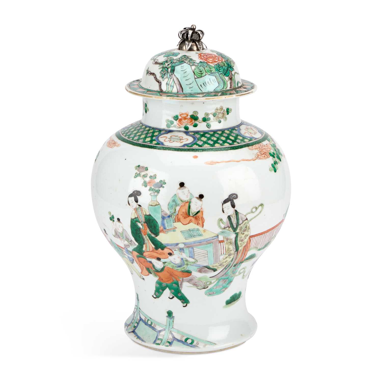 A LARGE CHINESE FAMILLE VERTE PORCELAIN VASE AND COVER