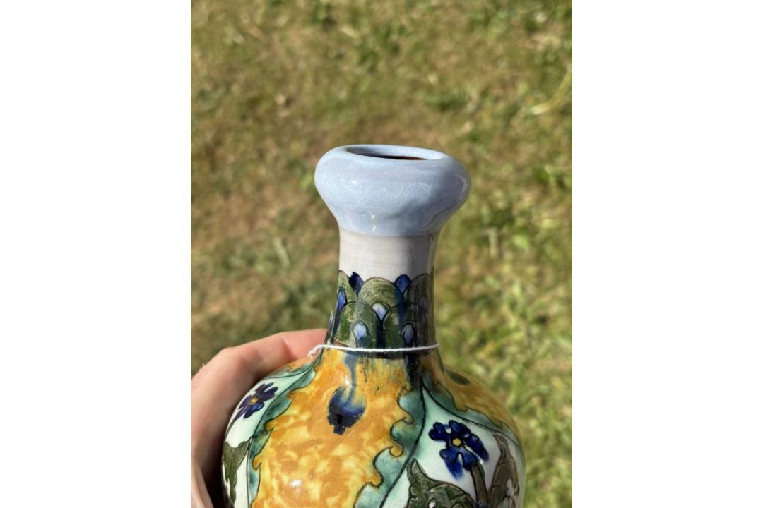 CARLO MANZONI (1855-1910) AN ARTS AND CRAFTS POTTERY BOTTLE VASE - Image 10 of 10