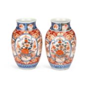A PAIR OF JAPANESE IMARI VASES LATE 19TH CENTURY