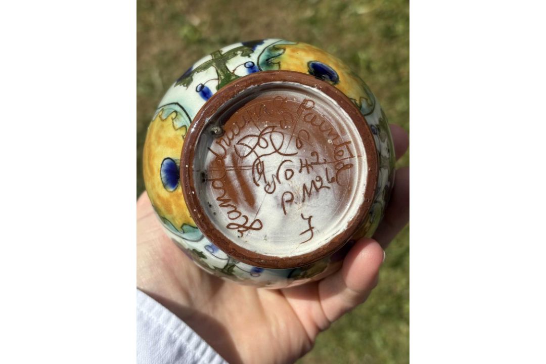 CARLO MANZONI (1855-1910) AN ARTS AND CRAFTS POTTERY BOTTLE VASE - Image 6 of 10