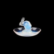 RENÉ LALIQUE (FRENCH, 1860-1945), A 'LAPIN' CENDRIER, DESIGNED 1925