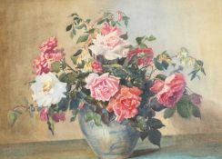 ATTRIBUTED TO MARION BROOM (20TH CENTURY) STILL LIFE OF ROSES IN A CHINESE VASE