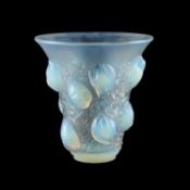 RENÉ LALIQUE (FRENCH, 1860-1945), A 'SAINT FRANCOIS' VASE DESIGNED 1930