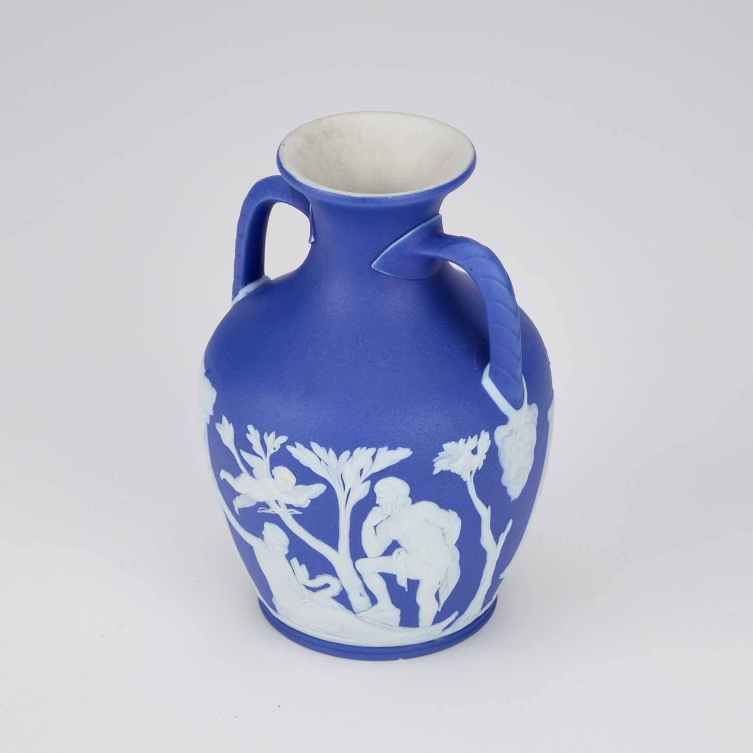 A WEDGWOOD BLUE JASPER COPY OF THE PORTLAND VASE CIRCA 1850 - Image 2 of 3