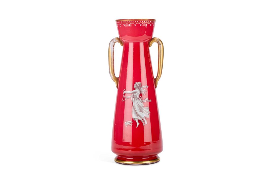 A LATE 19TH CENTURY CASED GLASS VASE - Image 1 of 2