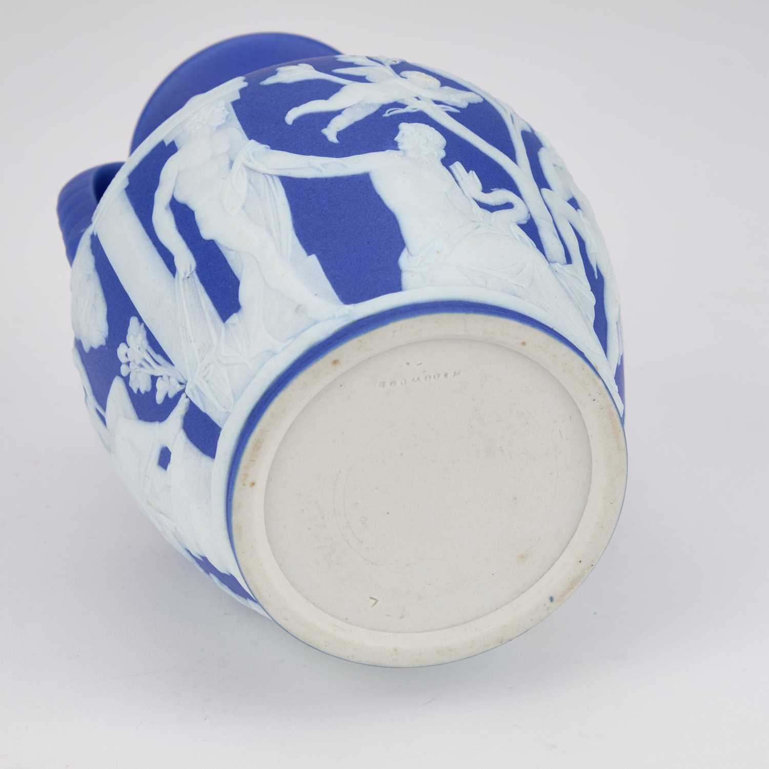 A WEDGWOOD BLUE JASPER COPY OF THE PORTLAND VASE CIRCA 1850 - Image 3 of 3
