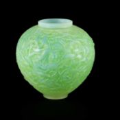 RENÉ LALIQUE (FRENCH, 1860-1945), A 'GUI' VASE DESIGNED 1920